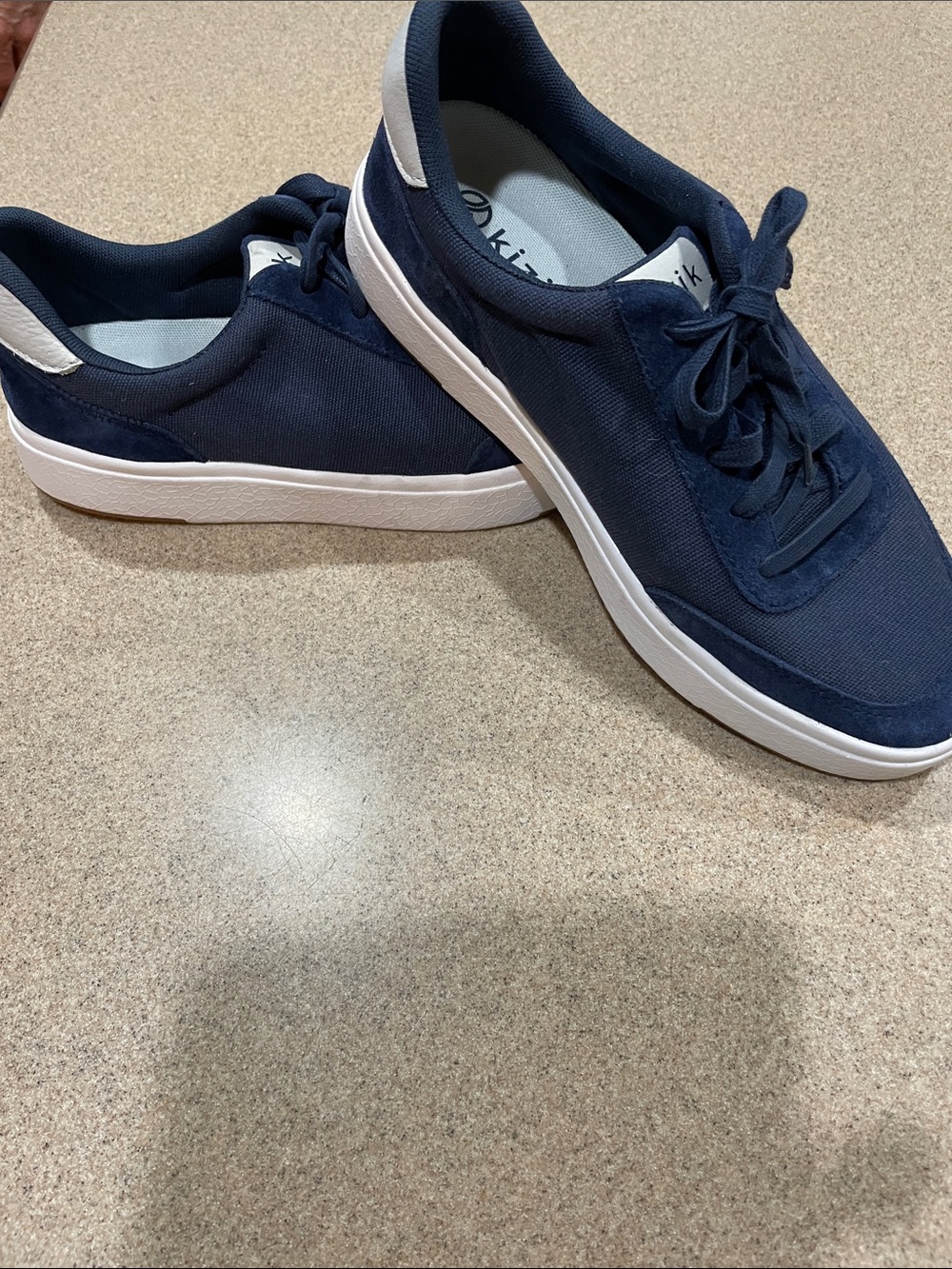 Kiznik Men's Navy and White Low-Top Sneakers Size 9 Men’s 10.5 Womens